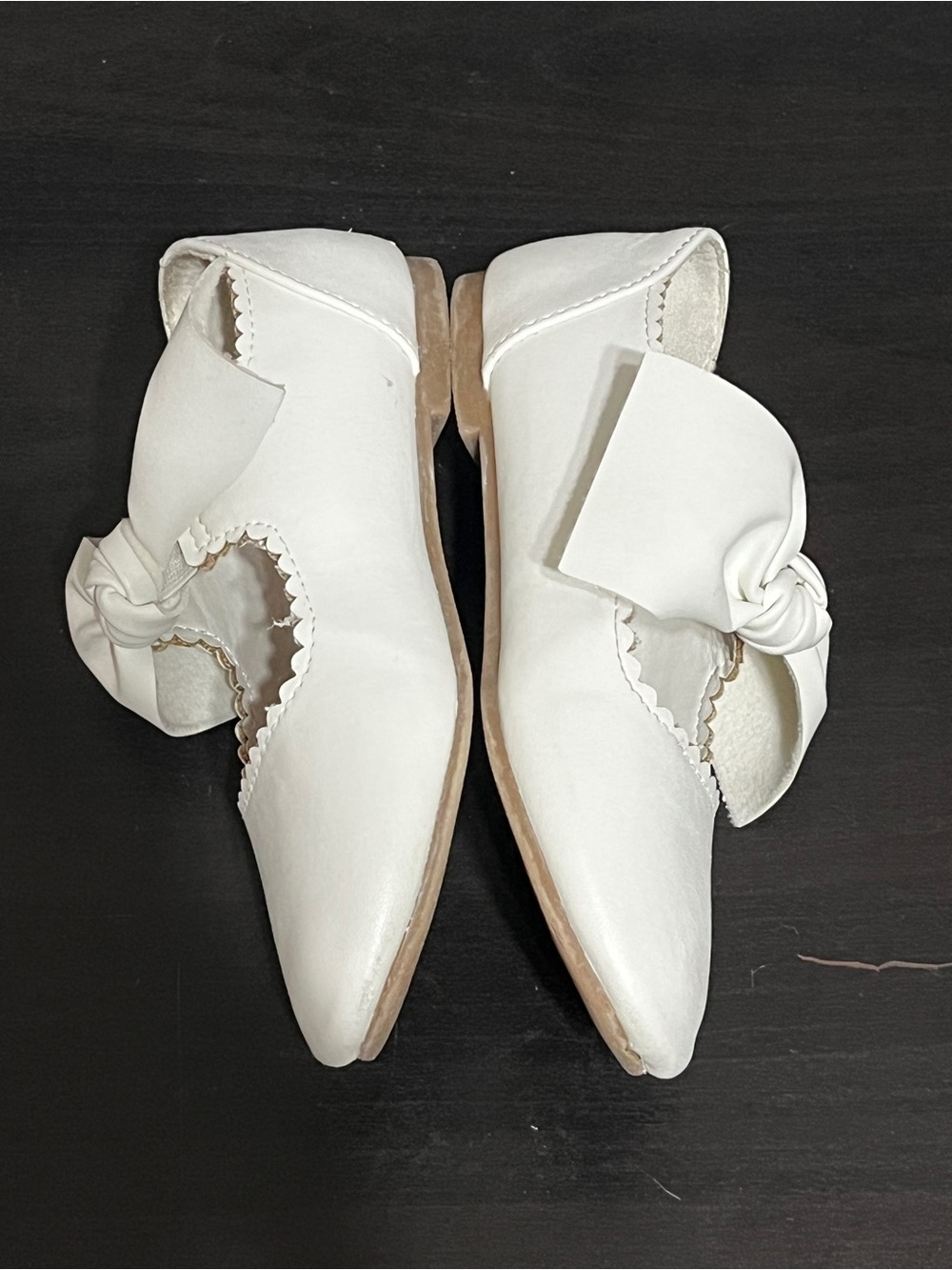 ⭐️$5 ADD ON⭐️ White Bow Mary Jane Dress Flats for Kids - Picture 3 of 10